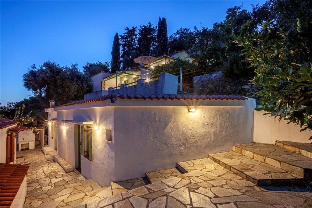 na-prodej-komplex-vila-a-studio-s-vyhledem-na-more-skopelos-recko