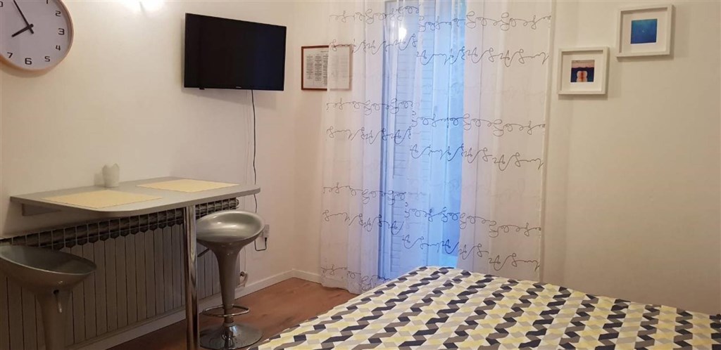 apartmanovy-dum-jen-100-m-od-more-pag-chorvatsko