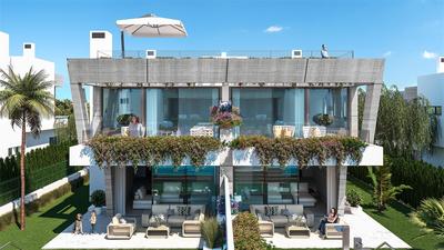Nová luxusní vila se střešní terasou poblíž moře, Malaga, Španělsko
