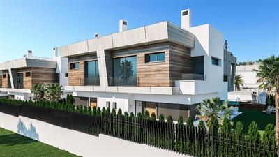 Nová luxusní vila se střešní terasou poblíž moře, Malaga, Španělsko