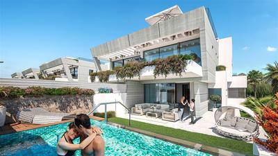Nová luxusní vila s bazénem a terasou poblíž moře, Malaga, Španělsko