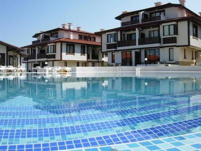Příjemný řadový dům v resortu s bazénem, Lozenec, Bulharsko