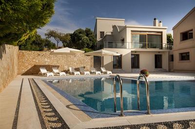 Vkusná a luxusní vila s bazénem a zahradou, Kréta, Řecko