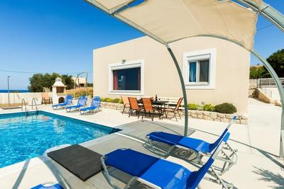 Vila s bazénem nedaleko moře i pláže, Kréta, Řecko