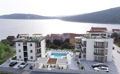 Nové apartmány s bazénem jen 100 m od moře, Sevid, Chorvatsko