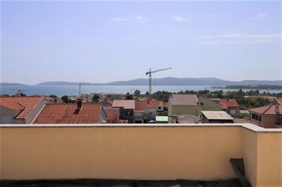 Nový apartmánový dům s výhledem na moře, Brodarica, Chorvatsko
