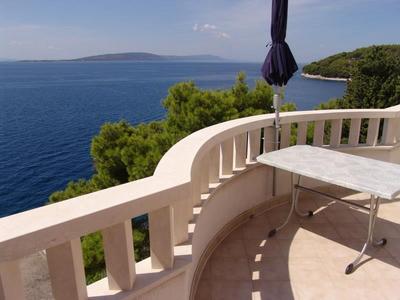 Apartmánový dům na prodej ve 2. řadě u moře, Drvenik, Chorvatsko