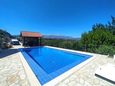 Na prodej vila s bazénem a výhledem na moře i hory, Kréta, Řecko