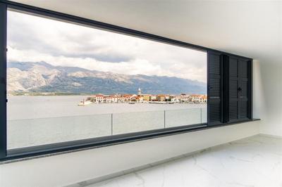 Na prodej luxusní penthouse v 1. řadě od moře, Vinjerac, Chorvatsko
