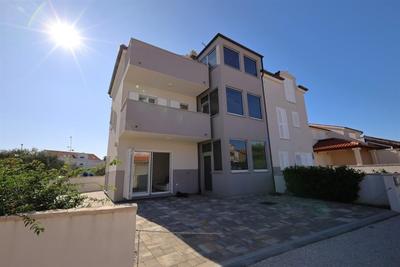 Na prodej dům se 3 apartmány poblíž moře, Srima, Chorvatsko