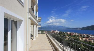 Na prodej nový apartmán s výhledem na moře, Djenovici, Černá Hora