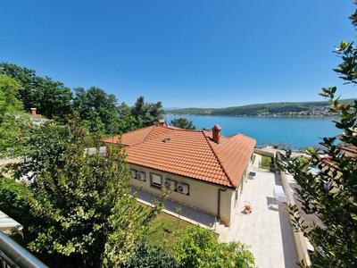 Na prodej zrenovovaný apartmán s výhledem na moře, Krk, Chorvatsko