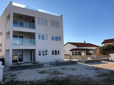 Na prodej vybavený apartmán v 1. řadě od moře, Vir, Chorvatsko