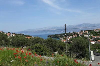 Stavební pozemek s výhledem na moře, Brač, Chorvatsko