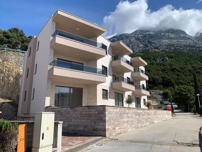 Na prodej nový apartmán s výhledem na moře, Baška Voda, Chorvatsko