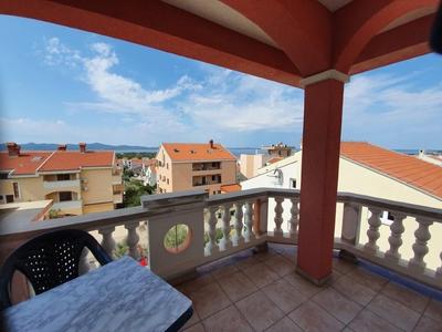 Na prodej třípodlažní dům s 8 apartmány, Zadar, Chorvatsko