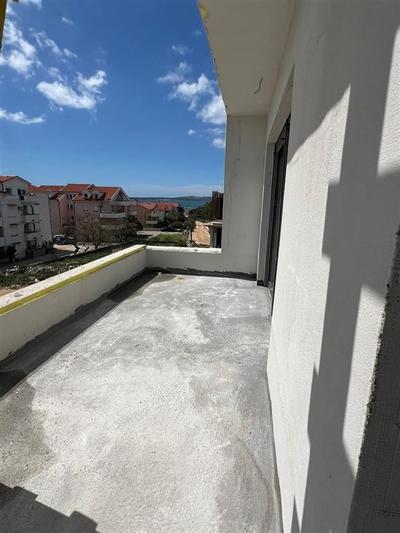 Na prodej apartmán s 2 ložnicemi a zahrádkou, Povljana, Chorvatsko