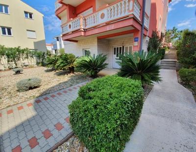 Na prodej třípodlažní dům s 8 apartmány, Zadar, Chorvatsko