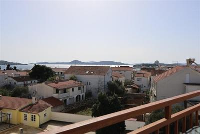 Na prodej podkrovní apartmán s výhledem na moře, Vodice, Chorvatsko