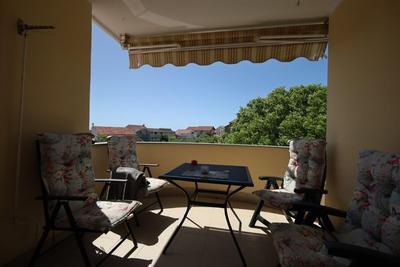 Na prodej vybavený apartmán s 2 ložnicemi, Vodice, Chorvatsko